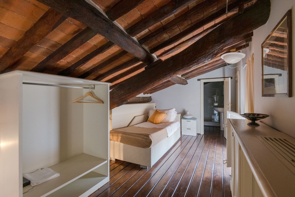 Castruccio s Heritage Haven
