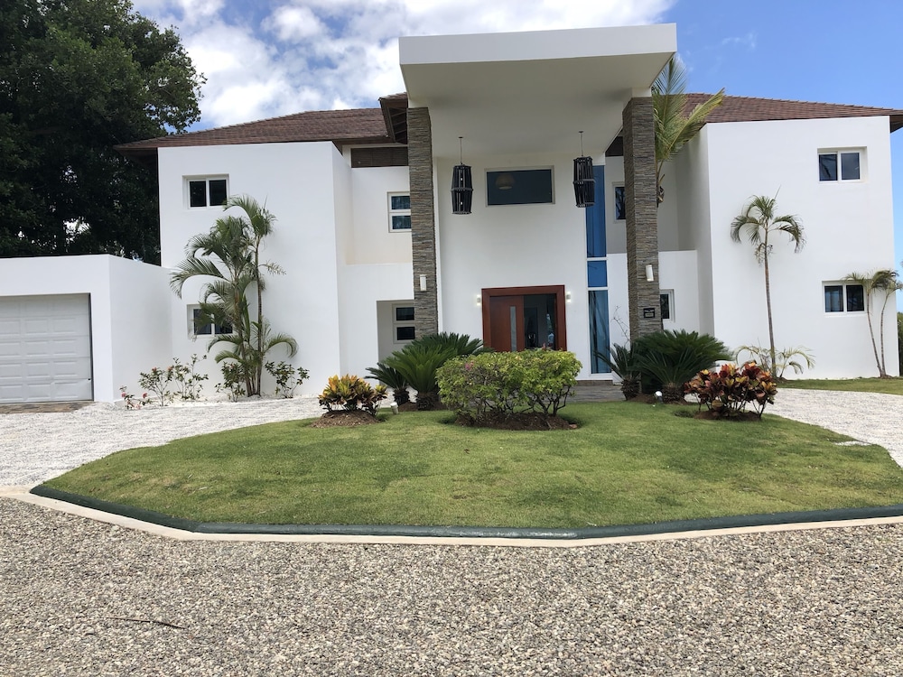 Newly LUXURY designed villa
