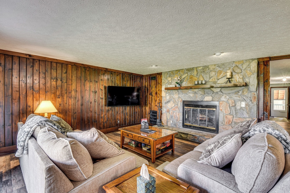 Tee Off in the Mtns: Sky Valley Condo w/ View!