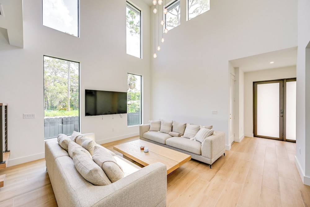 3 Mi to Naples Beach: Luxurious Home w/ Pool!