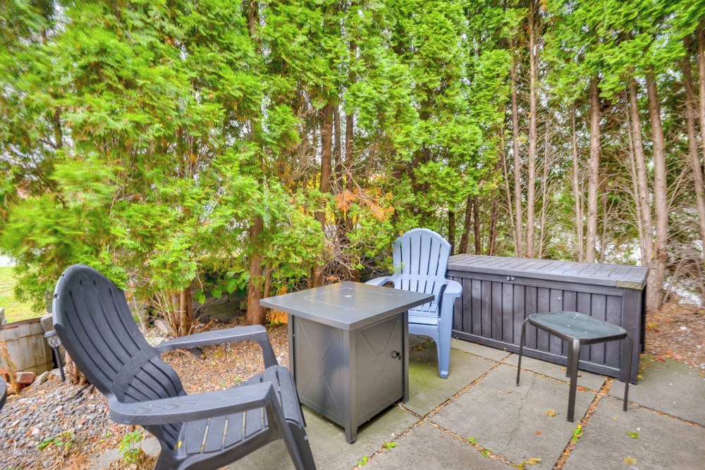 Central Location! Winter Retreat in Sackets Harbor