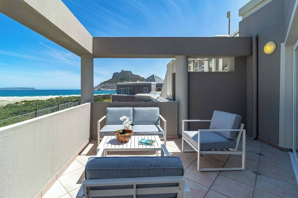 Beachfront Villa, Beach Club, Houtbay