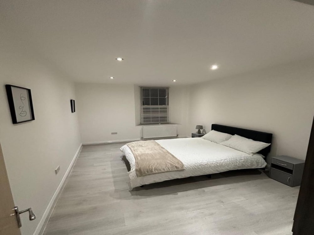 Immaculate 1-bed Apartment in Walton on the Naze view 3
