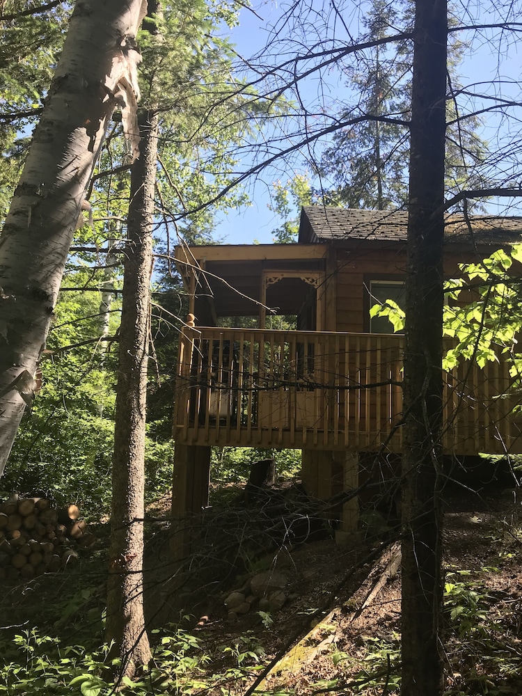 Longmuir's Hidden Cove Cottage Resort