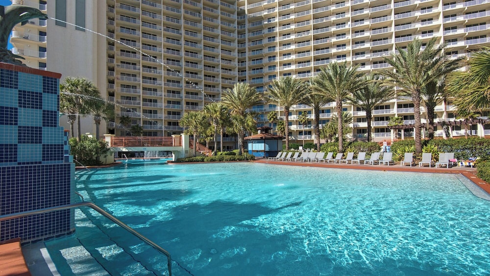 Beachfront Corner Unit w/ Wrap-around Balcony, Close to Attractions!