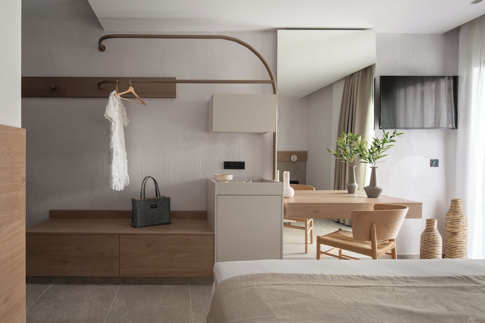 Olenia Suites