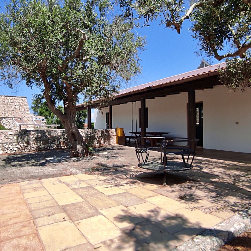 Villetta Paduli - Immersa nel Verde con Vista Mare e Giardino Privato