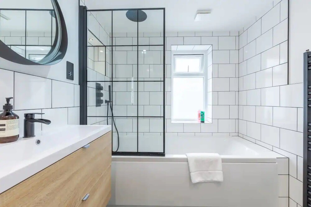 Gorgeous, Newly Renovated 1 Bedroom in Balham With Garden