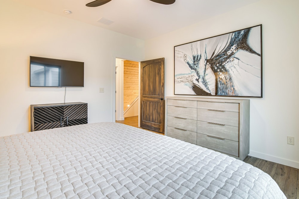 Fireplace + Lake Access: Waterfront Branson Escape