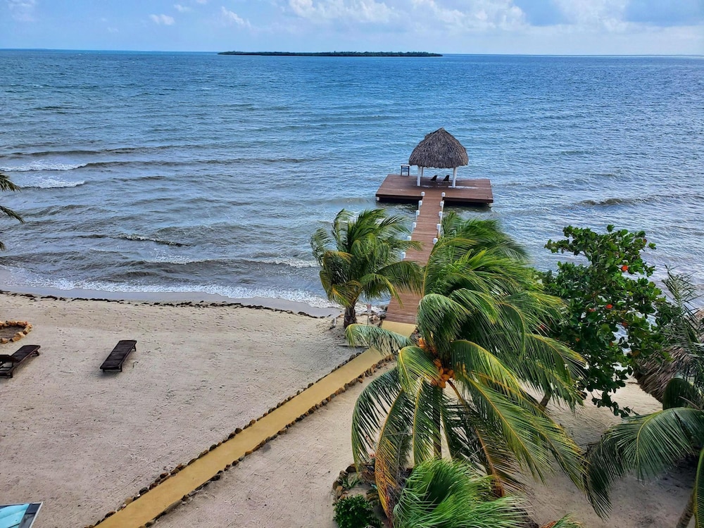 Lucky Duck Villa - Huge Beachfront Pool and Pier