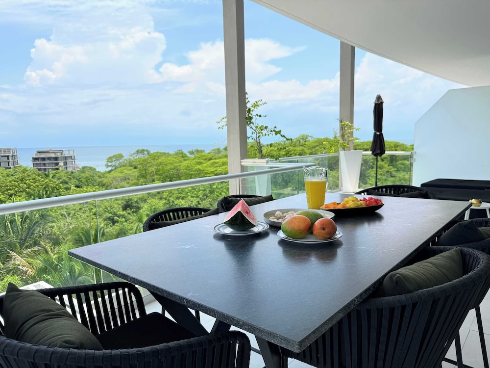 Luxury 2BR Bolongo Ocean View Private Beach