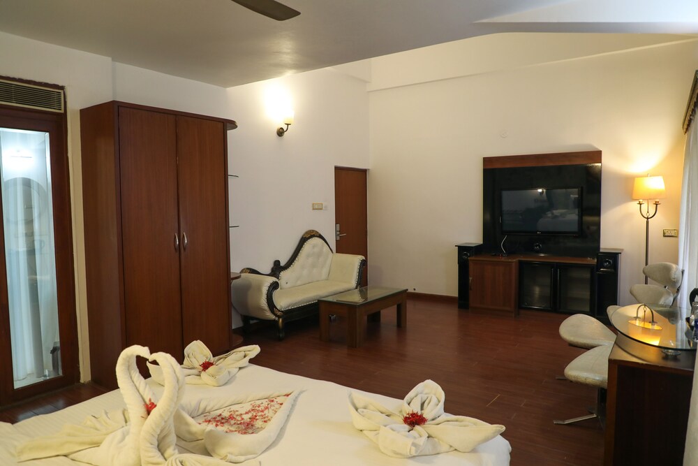 White Pearl Suites by Rosetum view 5