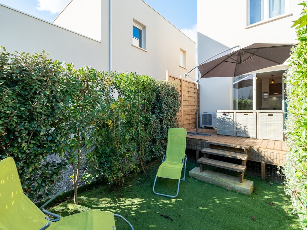 Bright Retreat Near Beach