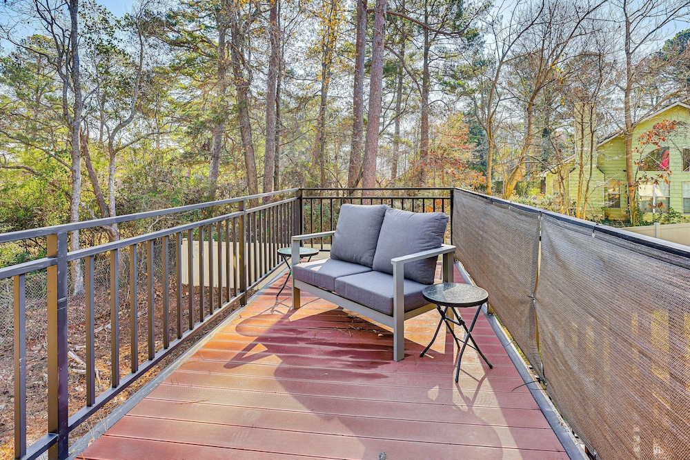 5 Mi to Stone Mountain: Lithonia Getaway