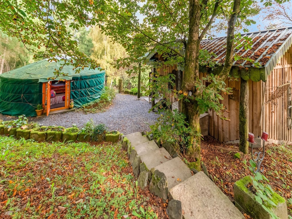 Lively Holiday Home With Garden, Barbecue, Garden Furniture