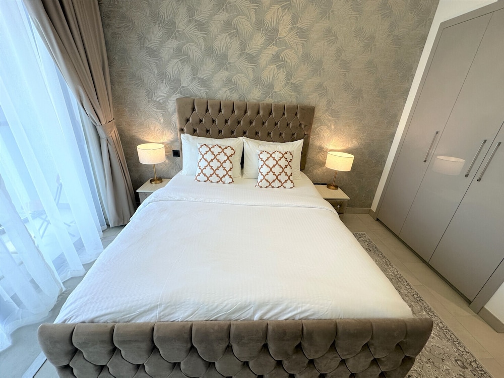 Easygo-indulging 1bdr Sobha Waves