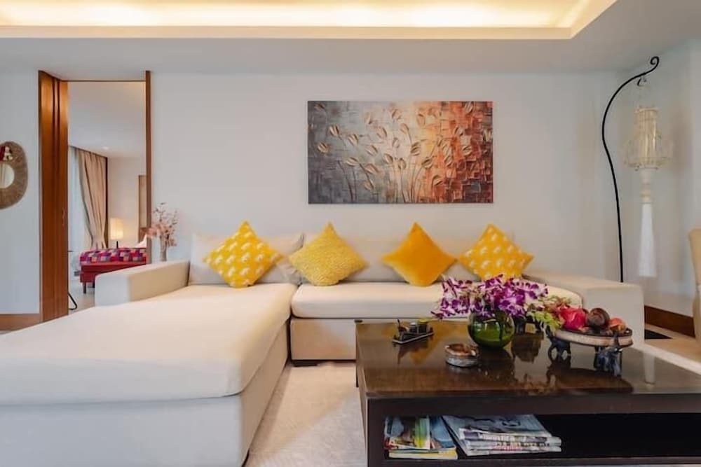 Elegant Beachfront 3BR Condo at Pearl of Naithon