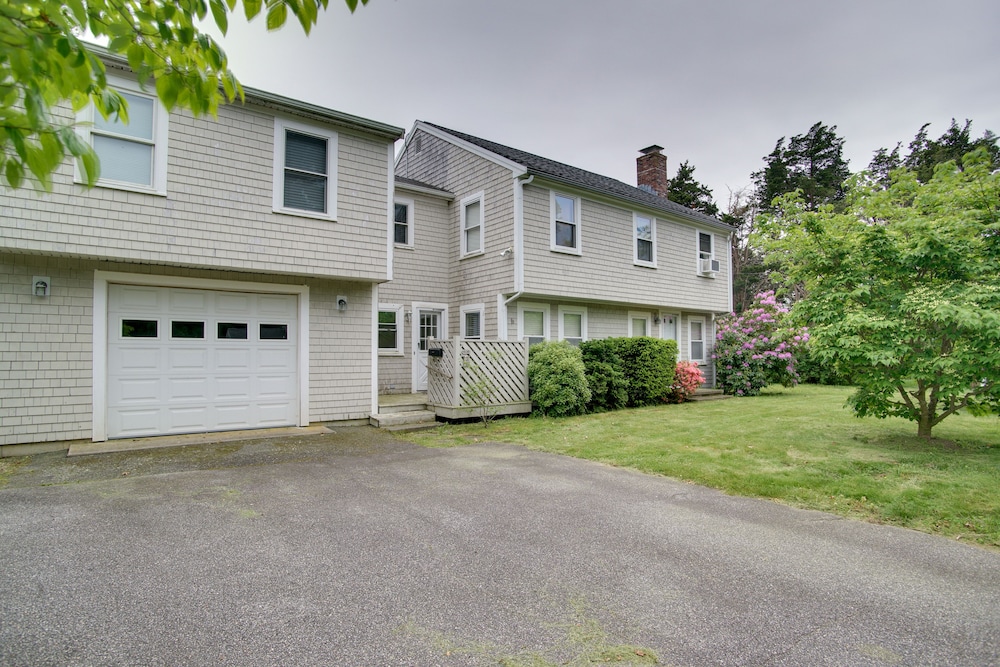 < 1 Mi to Beach: Family-friendly Falmouth Home! view 3