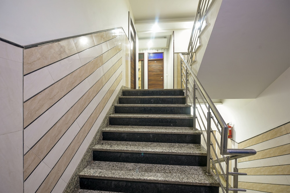 Hotel Lookout Stay Delhi IGI Airport