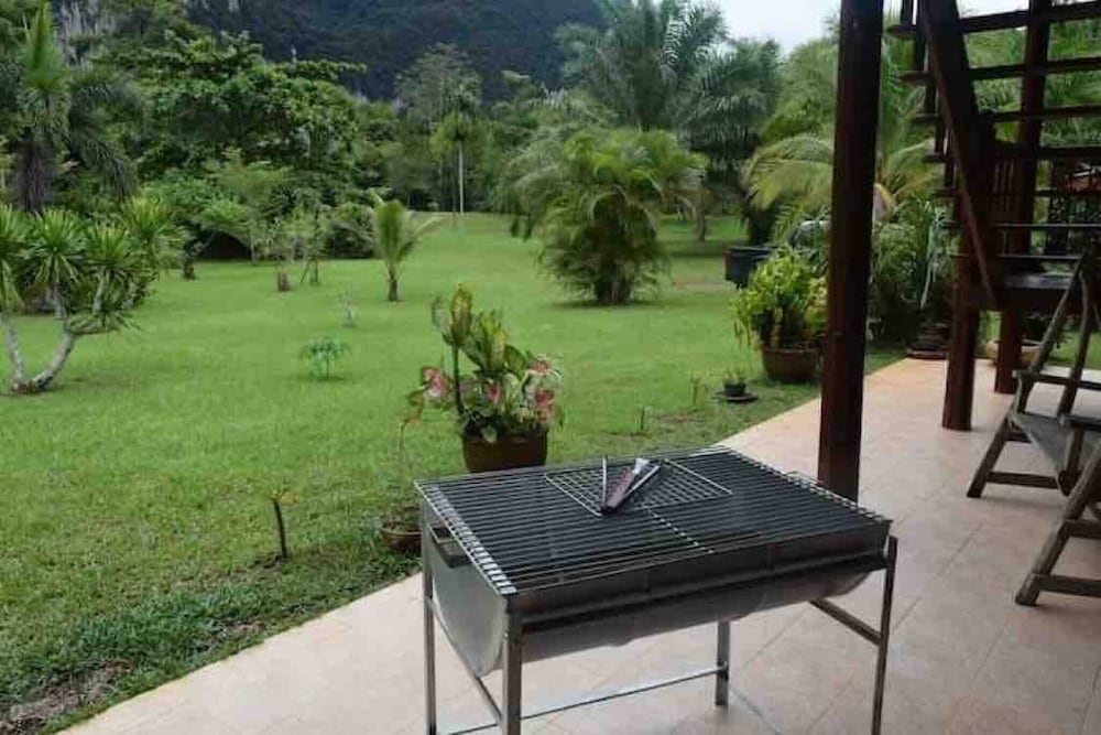 Villa Paraiso Traditional Thai