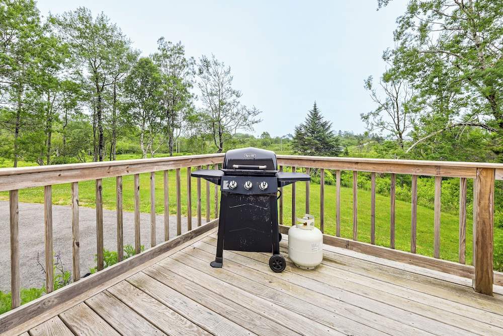 The Hideaway in Downeast Maine: Walk to Ocean