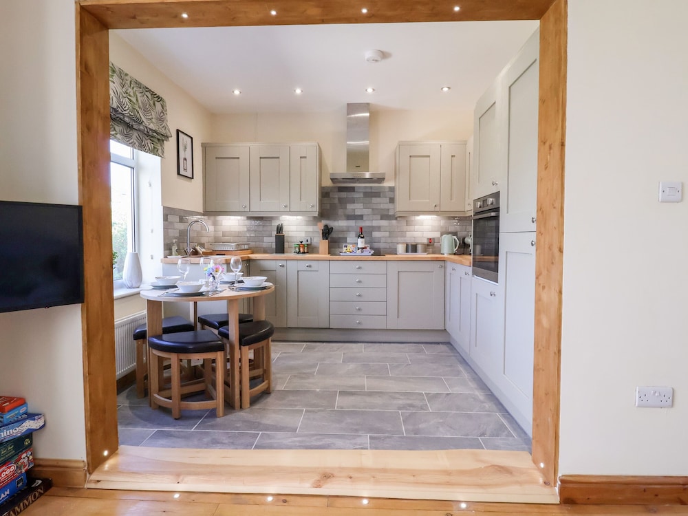 3 Rhyd Drive