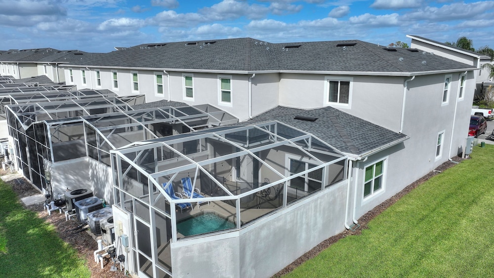 Wonderland Sleeps 14 Free Waterparks and South Facing Pool