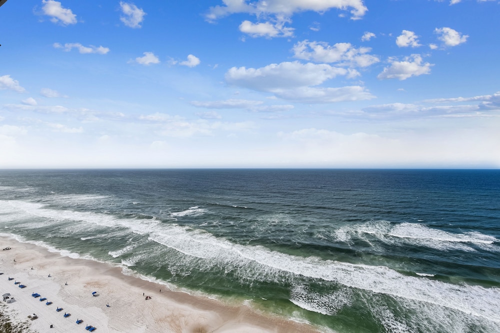 Grand Panama Beach Resort by Book That Condo