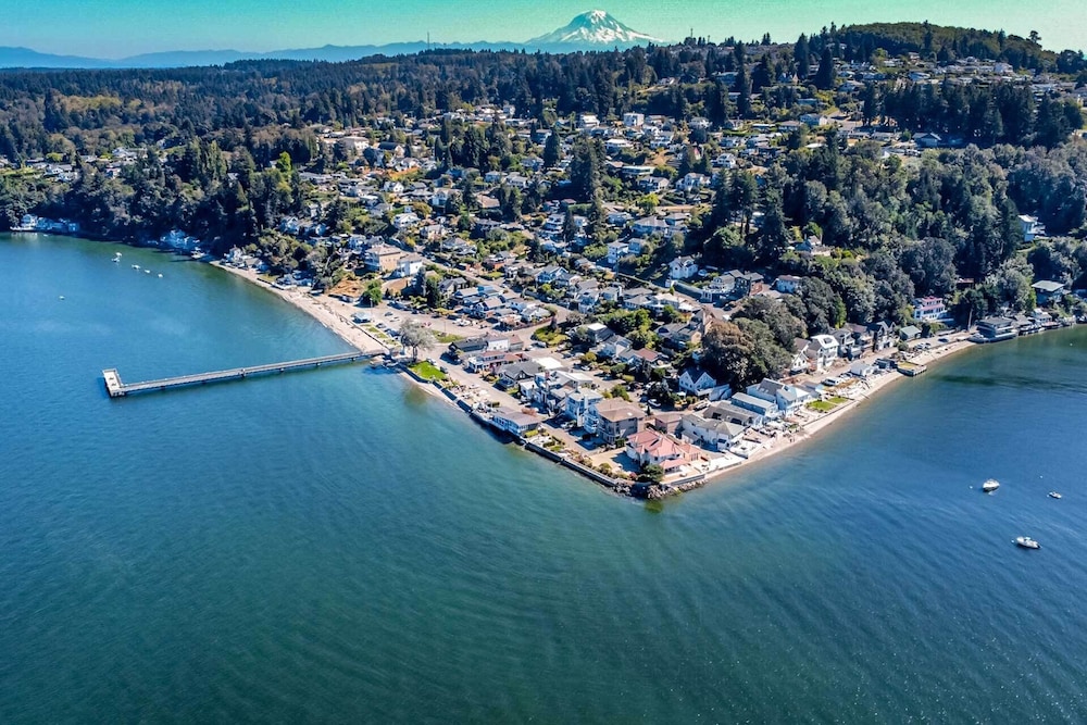Tacoma 'dash Point Beach Cabin' w/ Balcony! view 5