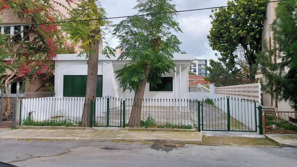 Arty Haven Spacious 3BR House in Larnaca