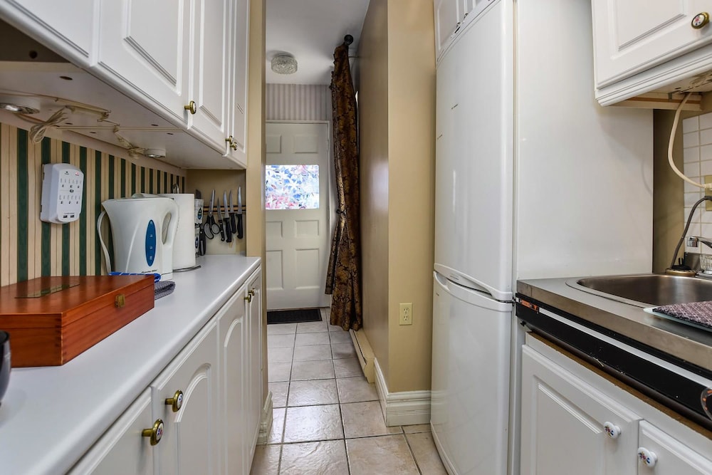 Brockville Vacations - The Noble Suites - Property Image 75