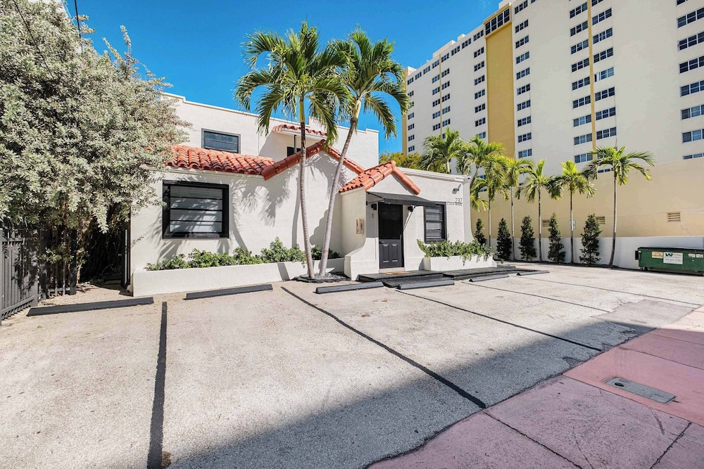 Retro Miami Getaway With Free Parking 1 Minute From Beach