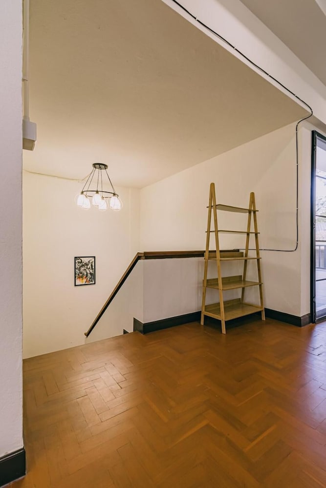 Modern Family House - 4 Bedrooms 5 Mins From Old Town With Gallery - Deja Home