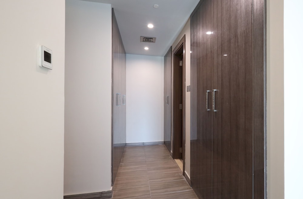 Elite LUX Holiday Homes - Stunning Lake View 1bhk Retreat in JLT Dubai