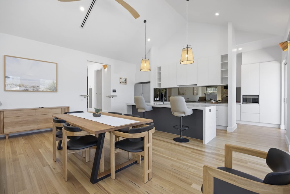 Saltwood Coastal Hamptons Luxe With Pool