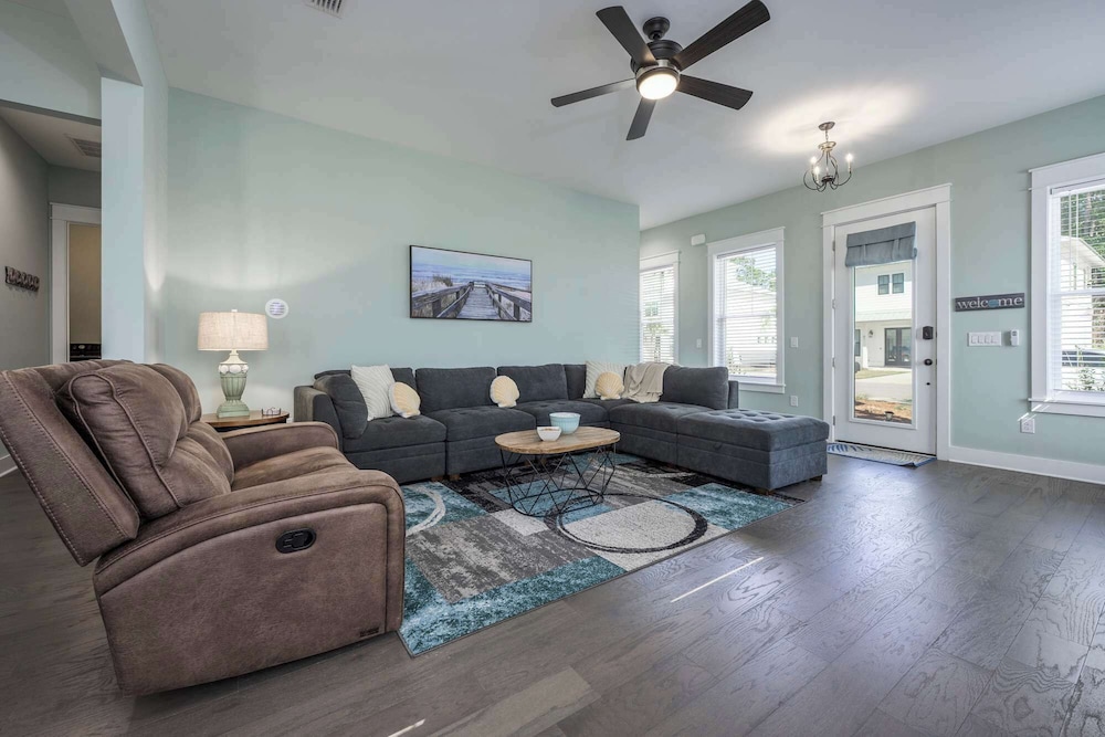 Beach to Bay 3BR Retreat - Cowboy Pool & Golf Cart