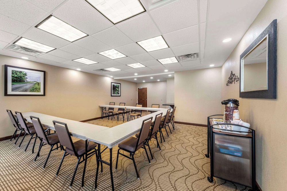 Cullman Vacations - Comfort Suites Cullman I-65 Exit 310 - Property Image 6