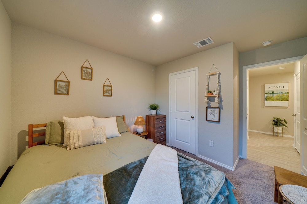 Easy Access to Dtwn San Antonio: Suburban Home