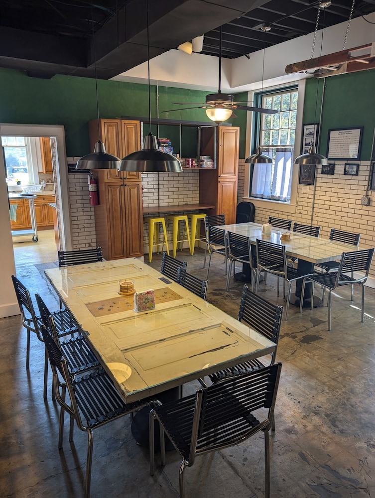 Little Rock Firehouse Museum & Hostel