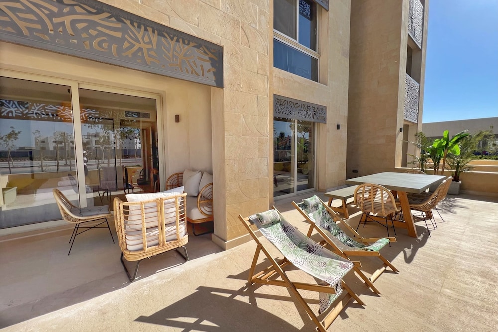 Xuru Stays I Sparky & Summery 2 BDR @ Mangroovy Free Beach & Pool Access