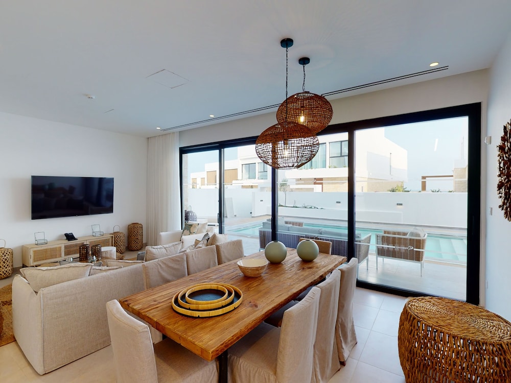 Sanders Konnos Bay Efterpi - Splendid 4-bedroom Villa With a Side Sea View