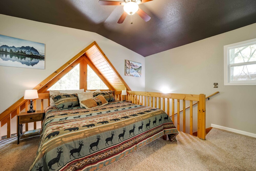 Cozy Whittier Cabin + Yard & Hot Tub, Pets Welcome view 3
