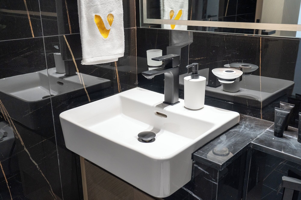 Vogue | Binghatti Corner JVC-7mins Sky Dubai 3 mins Cirle Mall Brand New