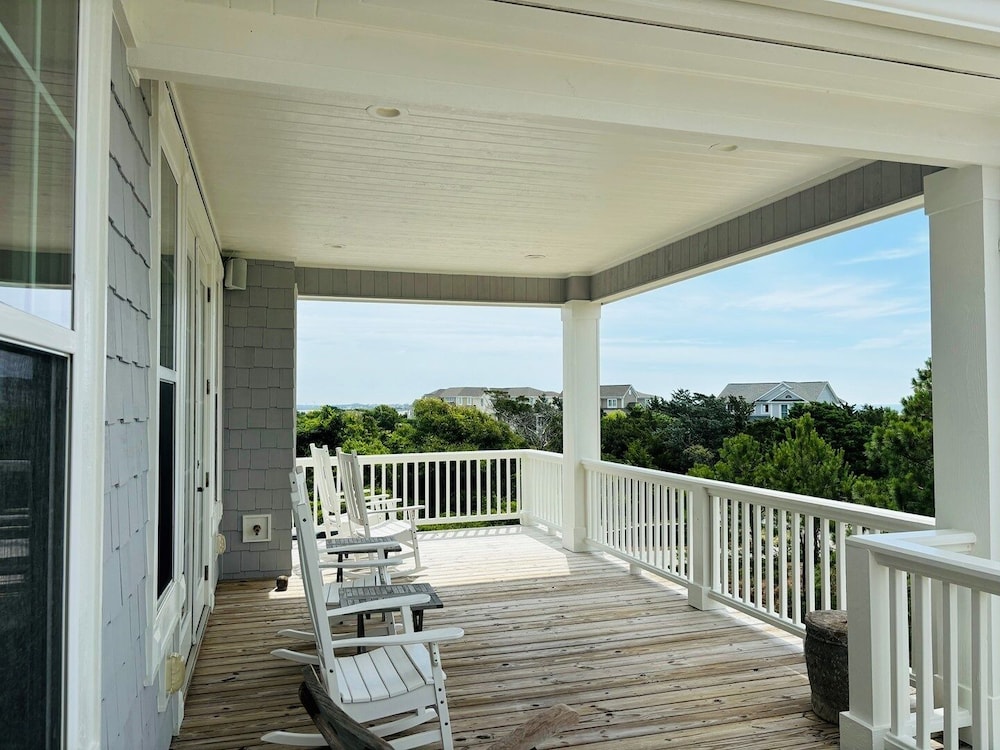 Gray Goose 5 Bedroom Home by RedAwning