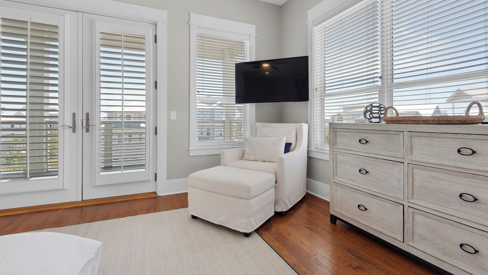 5BR Sleeps 14 in Seagrove Beach, Golf Cart, 6 Bikes, Pool + Free Attractions!