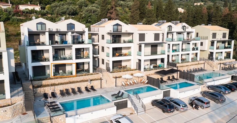 IONIAN PEARL BY FRAXI BEACH COMPLEX