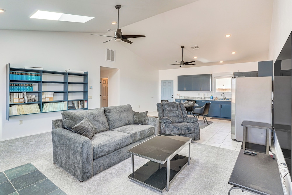 Stargazer's Delight: Mtn-view Pearce Home w/ Deck!
