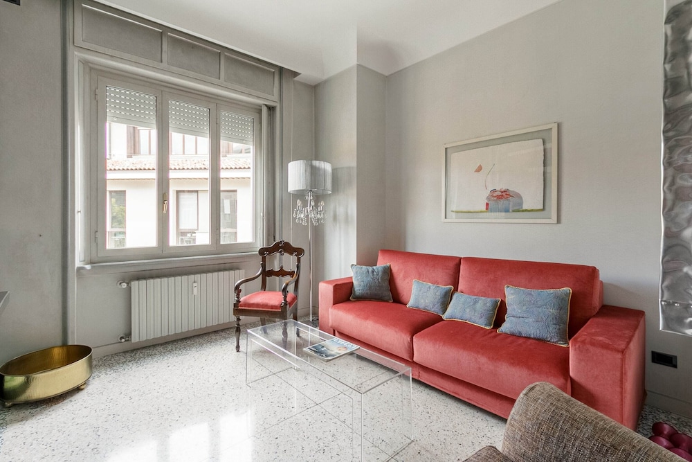 Elegant Apartment Near Duomo
