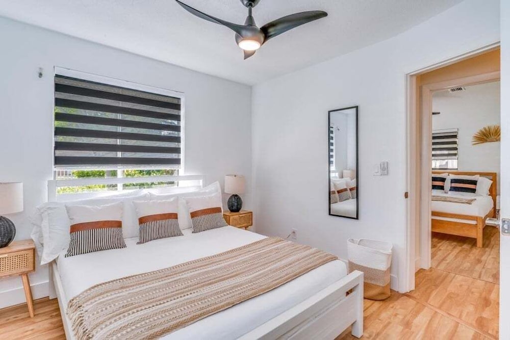 Fox Garden Luxury Boho Near Downtown & Beach 4 Bedroom Home