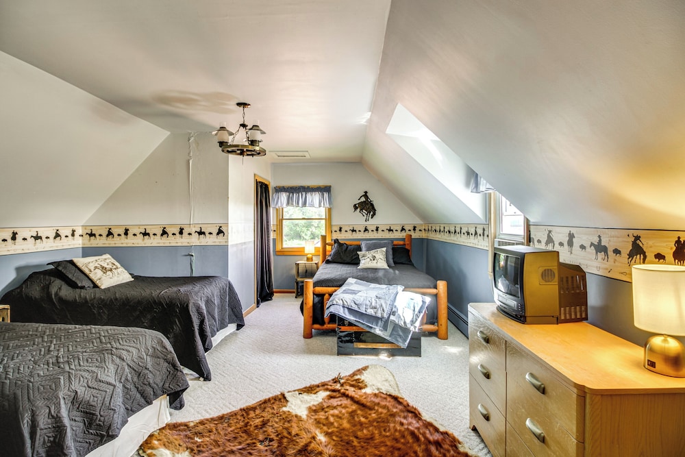 Pioneer-era Retreat in Sanborn w/ Museum Access